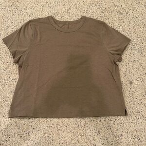 EUC Lululemon cotton blend tee